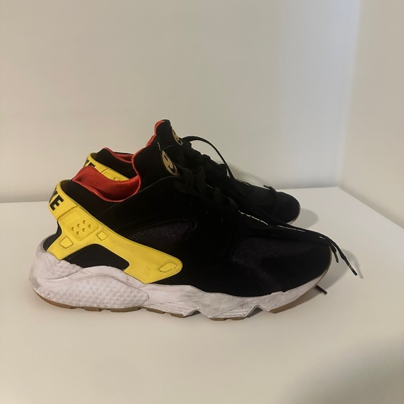 Nike Air Huarache Go The Extra Smile Women’s US 12 Black Yellow DO5873-001 - Picture 2 of 11